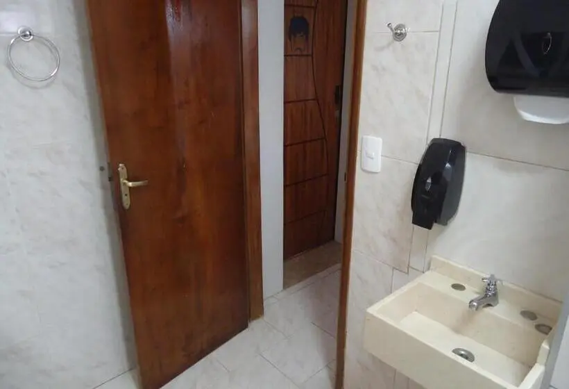 スタンダードルーム, Casa Beatles Hostel Bauru