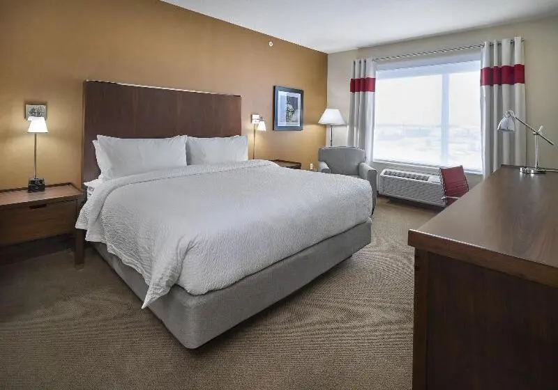 キングサイズベッドのスタンダードルーム, Four Points By Sheraton Edmonton West