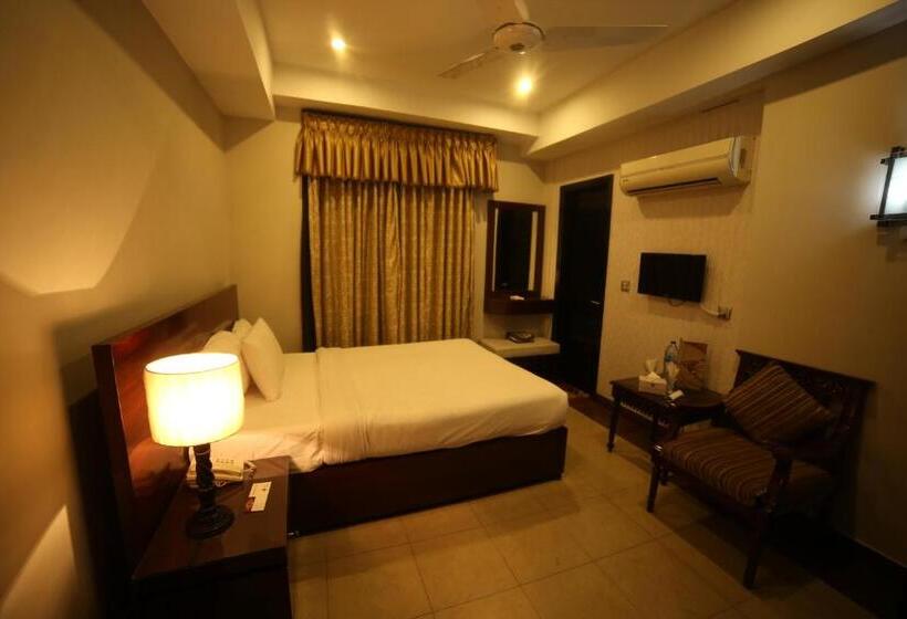 اتاق اکونومی, Multan Continental