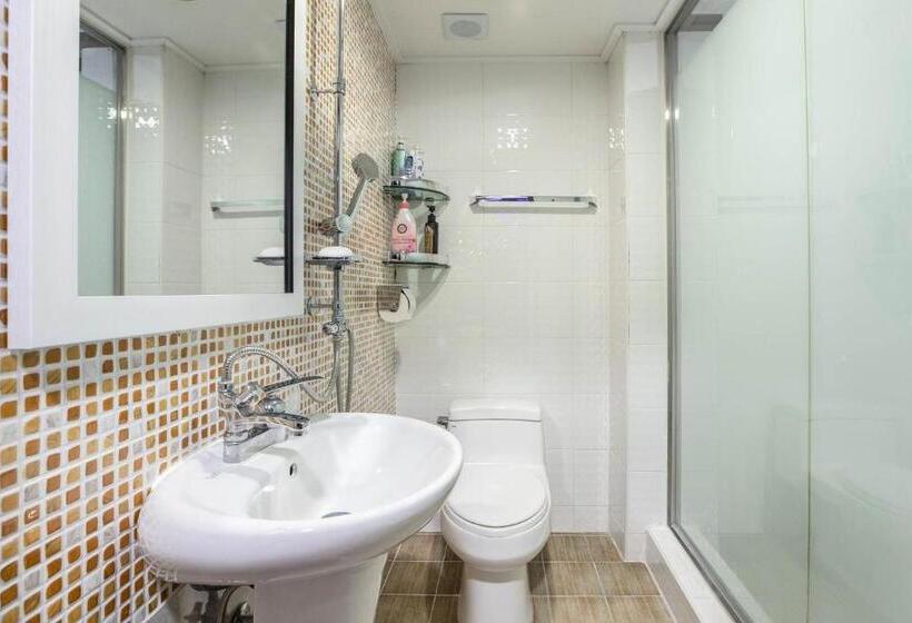 غرفة قياسية ثلاثية, Keumkang Motel