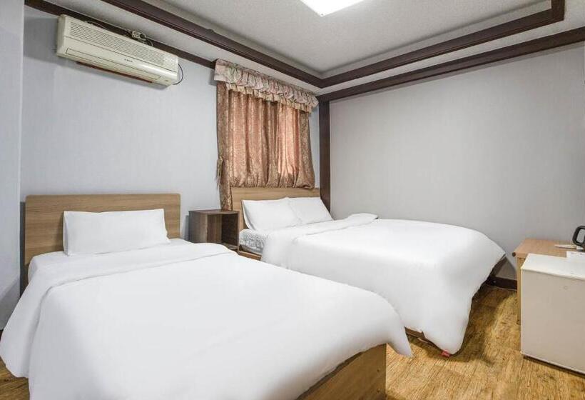 スタンダードトリプルルーム, Keumkang Motel