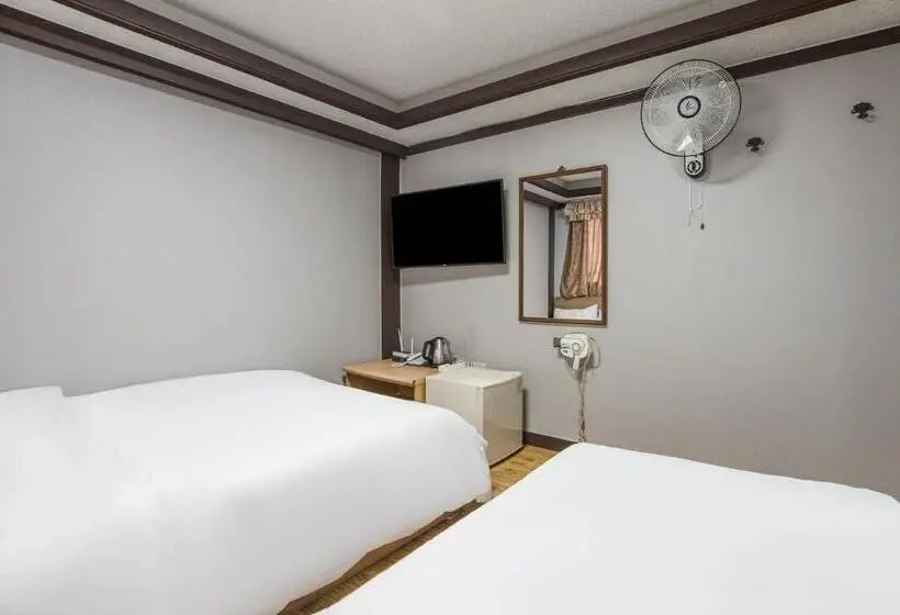 اتاق استاندارد سه نفره, Keumkang Motel