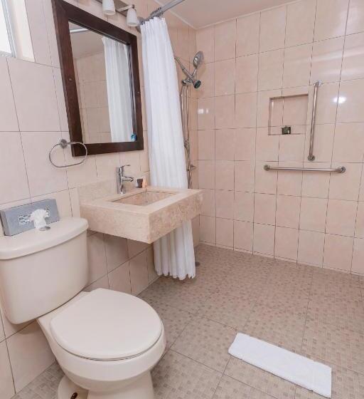 غرفة قياسية لذوى الاحتياجات الخاصة, El Camino Hotel & Suites