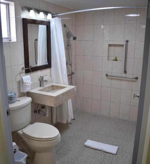غرفة قياسية لذوى الاحتياجات الخاصة, El Camino Hotel & Suites