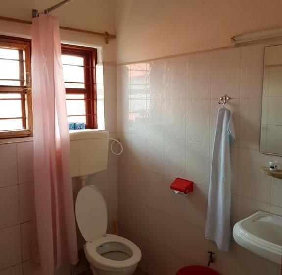 חדר אקונומי יחיד, Ifisi Community Centre