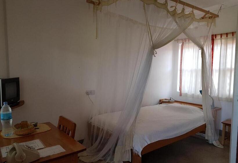 חדר אקונומי יחיד, Ifisi Community Centre