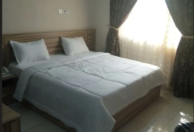 اتاق اجرایی, Peace Media Hotels