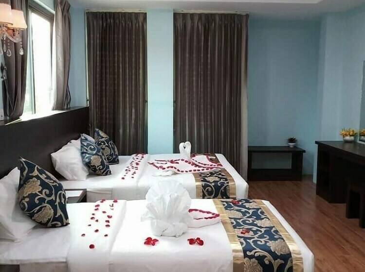 اتاق خانوادگی, San Taw Win