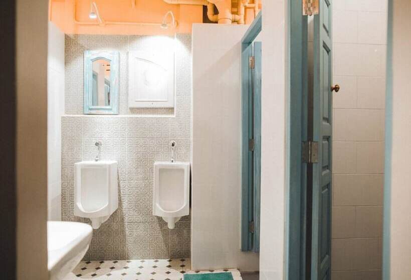 اتاق استاندارد چهارنفره با سرویس بهداشتی مشترک, Stash