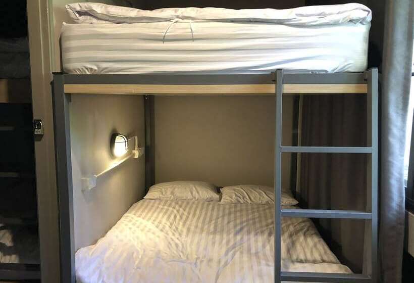 اتاق استاندارد چهارنفره با سرویس بهداشتی مشترک, Stash