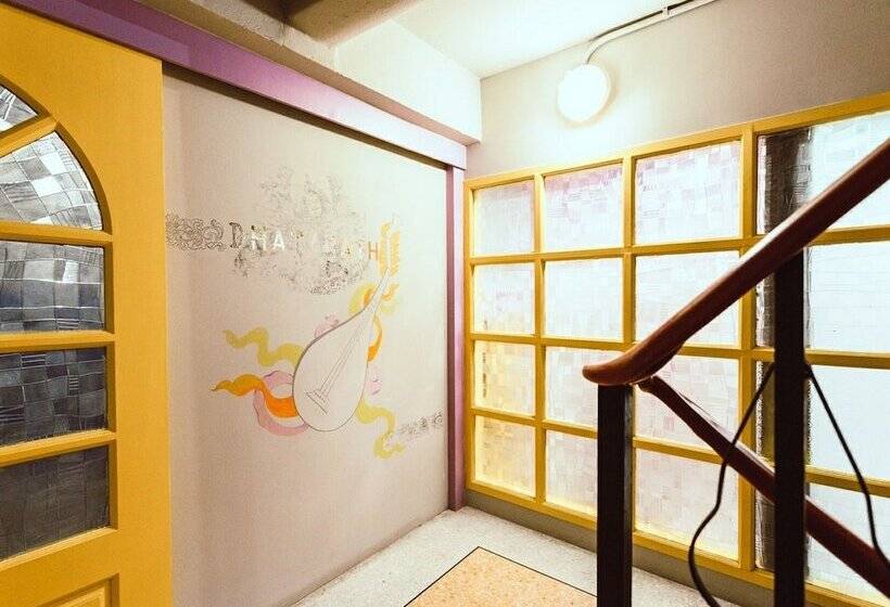 اتاق استاندارد چهار تخته, Stash