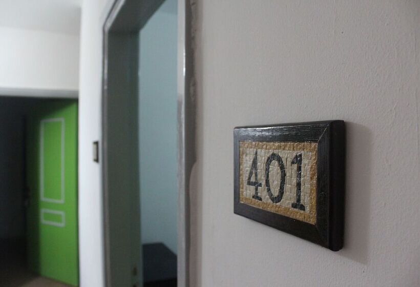 تختخواب در اتاق مشترک, Rafiki Hostel