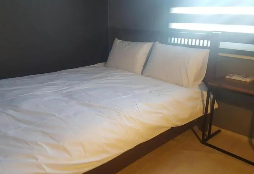 スタンダードルーム, Art N Stay Hostel