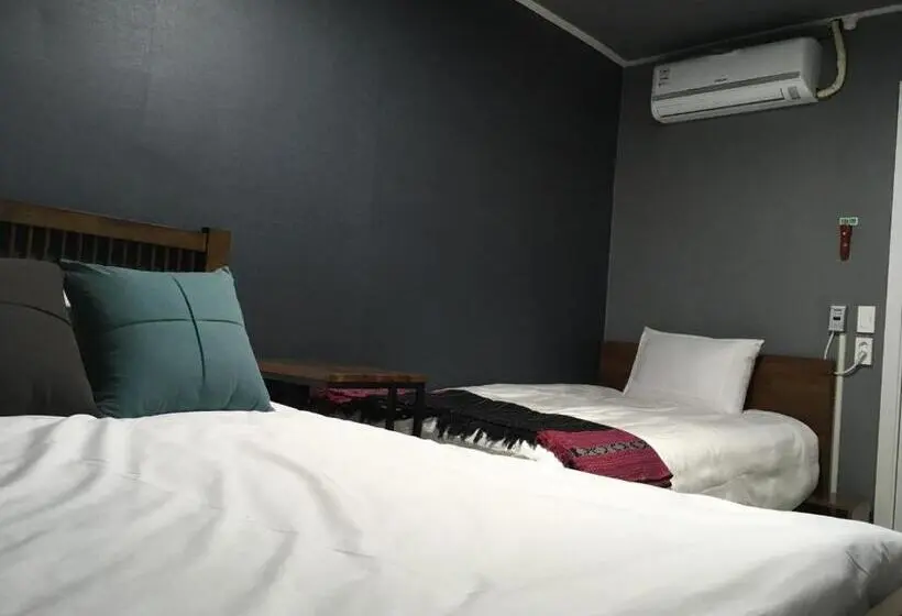 スタンダードトリプルルーム, Art N Stay Hostel