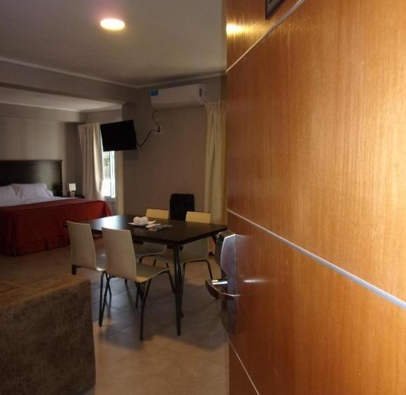 Полулюкс, Demetrio Hotel Apart