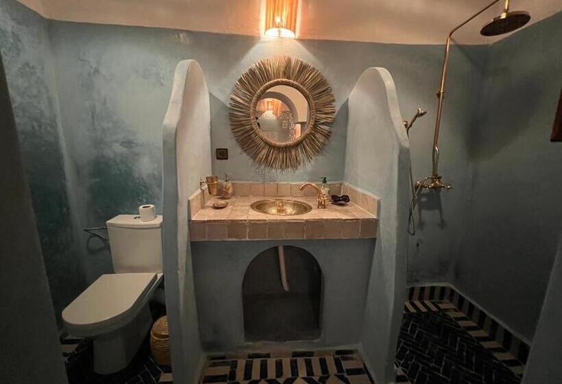 Семейный Номер, Dar Haroun