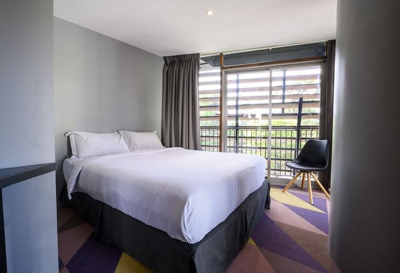 חדר משפחתי, G1 Lodge