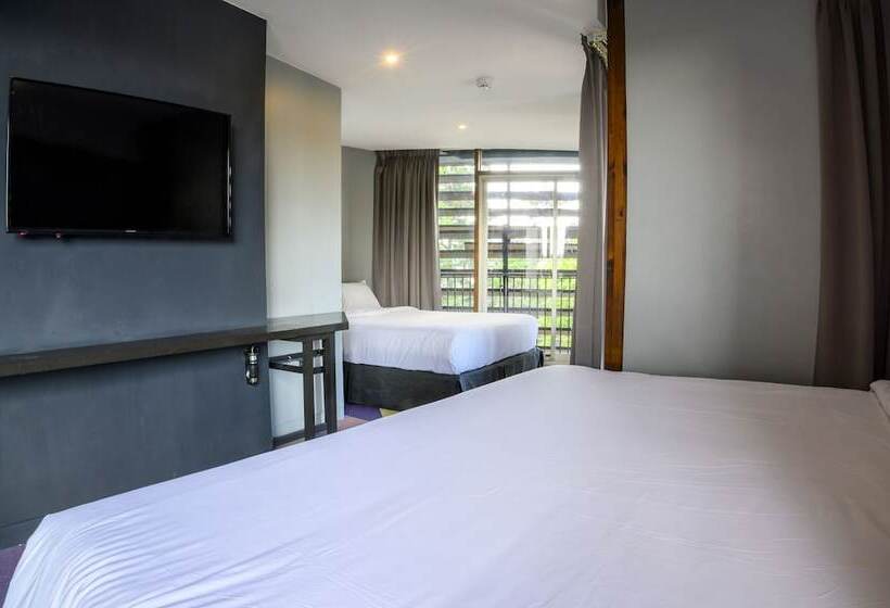 חדר משפחתי, G1 Lodge