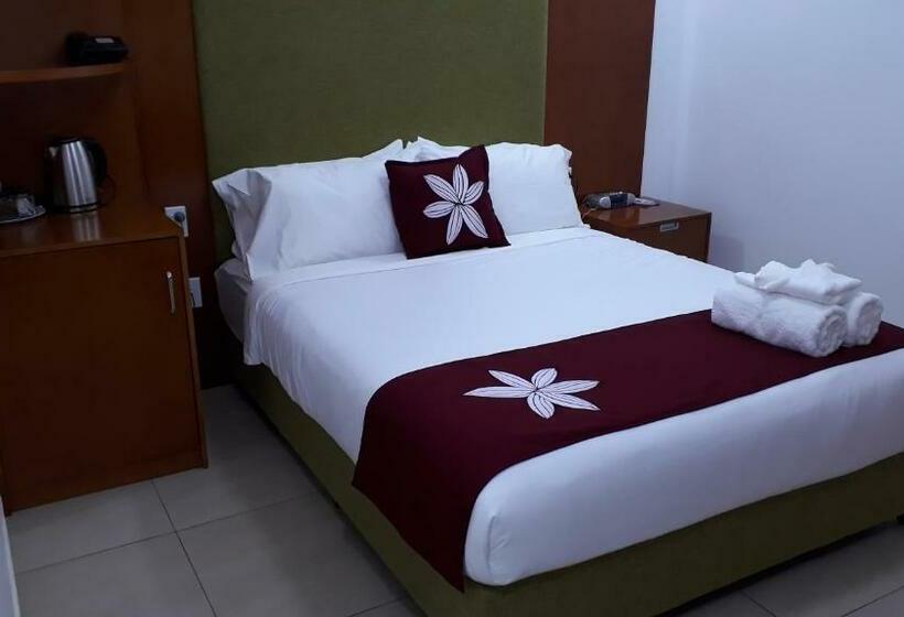 اتاق استاندارد, Alec S