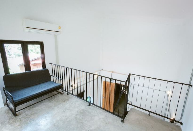 غرفة عائلية, Hug Inn Phrae