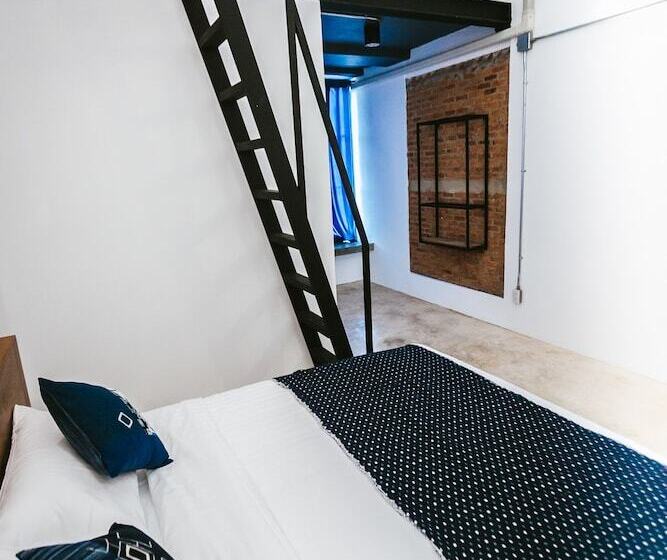 غرفة عائلية, Hug Inn Phrae