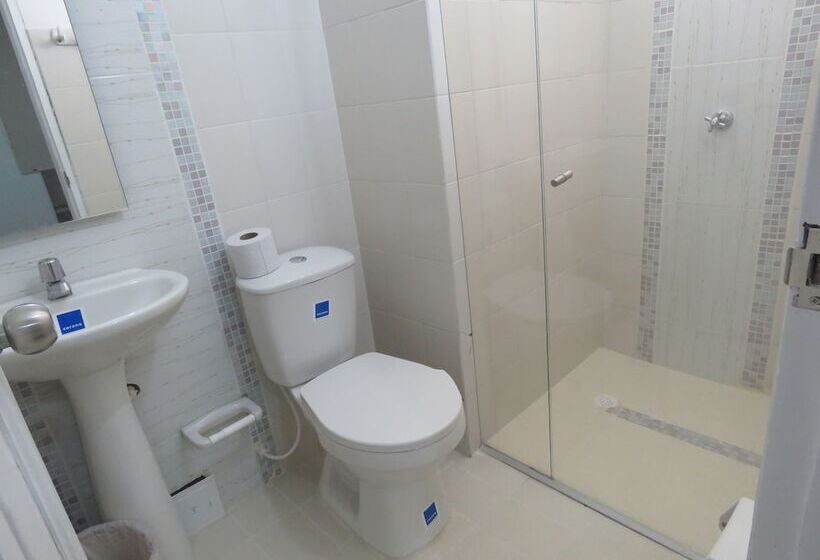 חדר סטנדרט לשלושה, Iraka Zenu