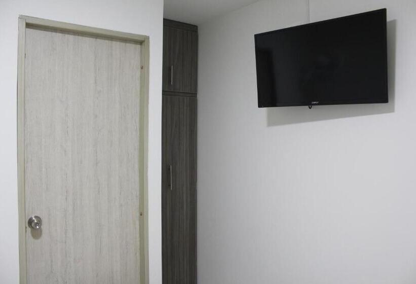 스탠다드 룸, Pereira 421