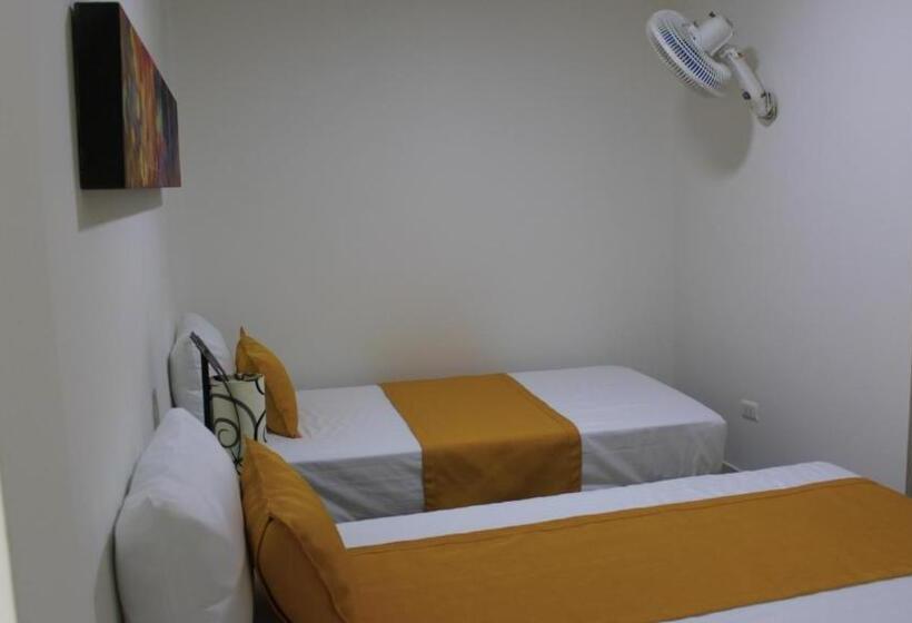 베이직 3인 룸, Pereira 421