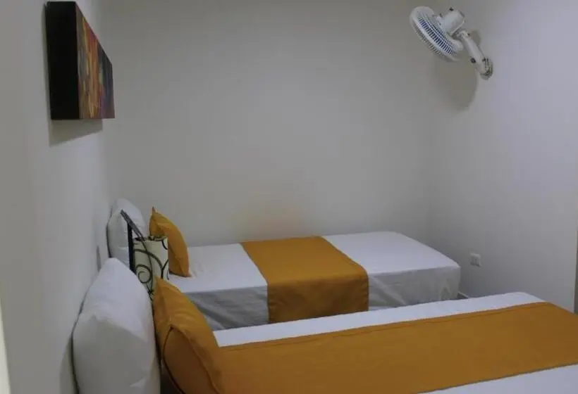Basic Kolmen Hengen Huone, Pereira 421