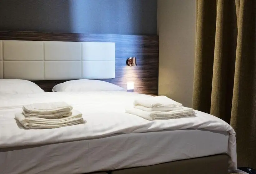 Deluxe Kolmen Hengen Huone, Amsterdam Lake