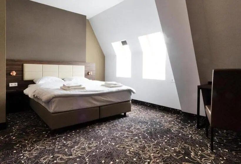Deluxe Kolmen Hengen Huone, Amsterdam Lake