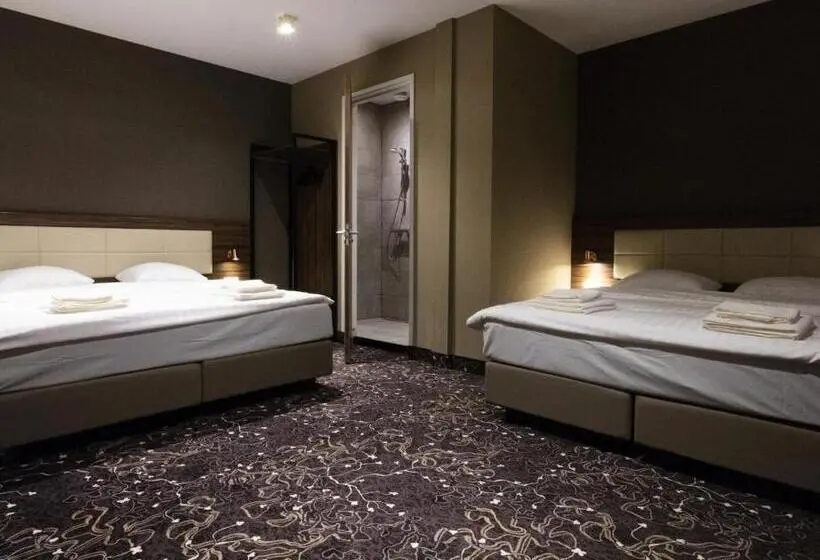 Deluxe Neljän Hengen Huone, Amsterdam Lake