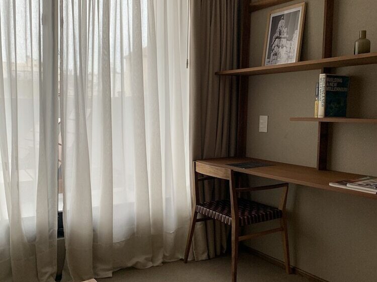 سوییت اجرایی, Aq Tailored Suites