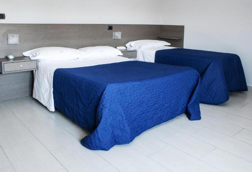 Четырехместный Номер Стандарт с Балконом, Cristian