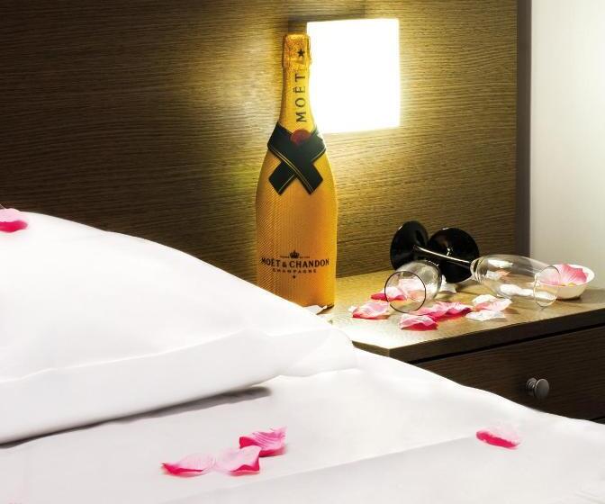 Номер Deluxe, Cristian