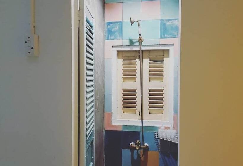 تختخواب در اتاق مشترک, Kha Hostel & Cafe