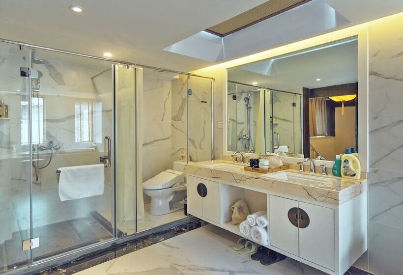 اتاق لوکس, Lijiang Qilu Garden