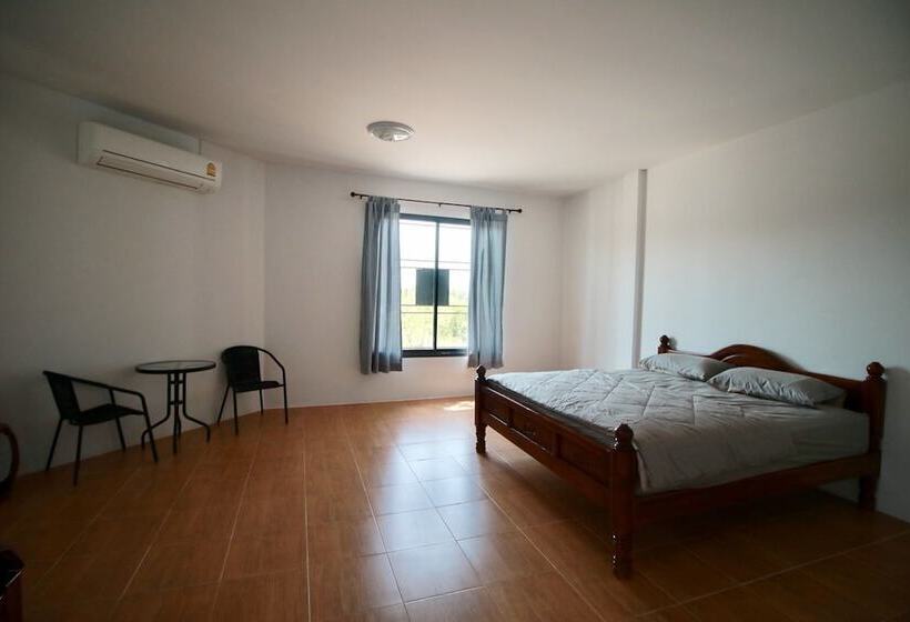 غرفة ديلوكس سرير كينج, Barandbed Urt