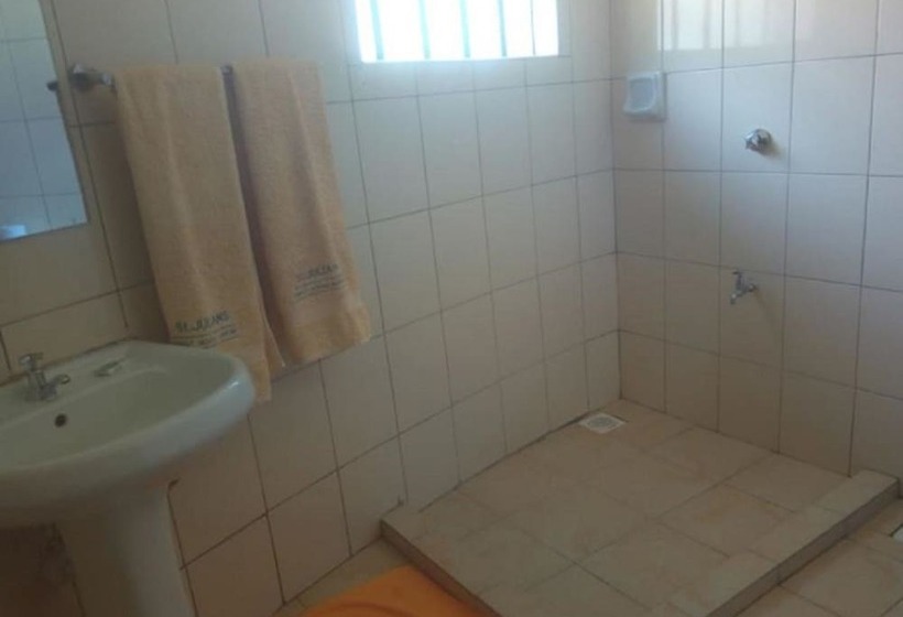 اتاق استاندارد سه نفره, Ack St.julians Centre