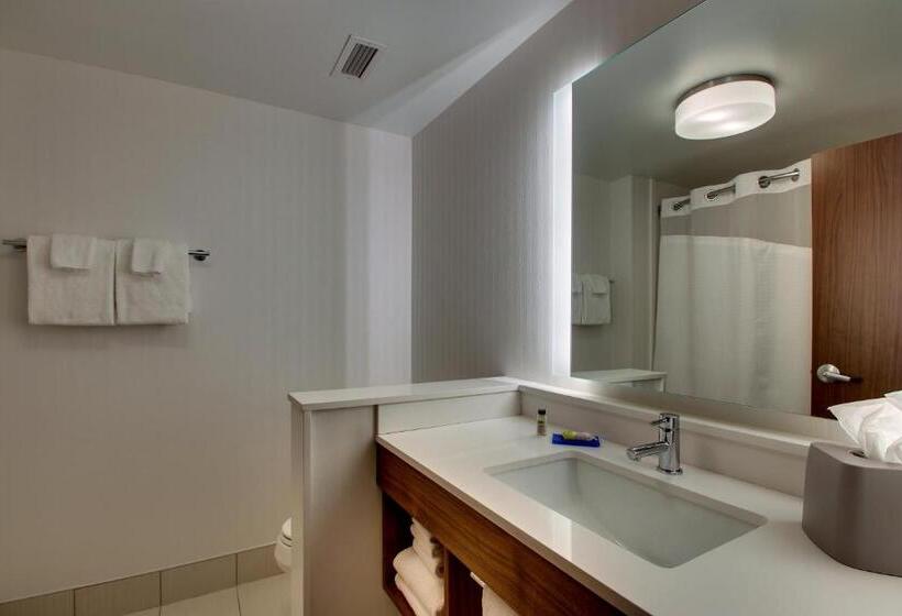 סוויטה מותאמת לאדם עם מוגבלויות, Holiday Inn Express & Suites Findlay North, An Ihg