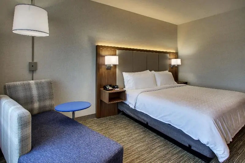 キングサイズベッドのスタンダードルーム, Holiday Inn Express & Suites Findlay North, An Ihg