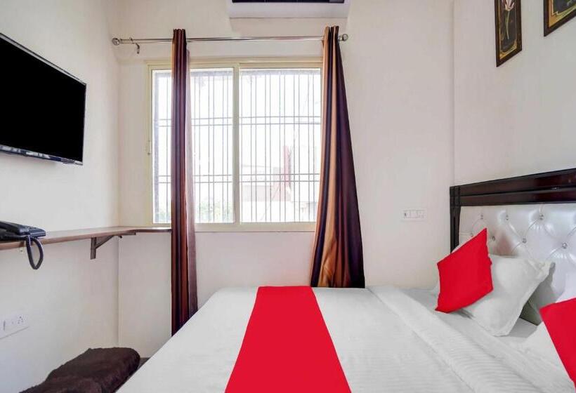 Triple Classic Room, Oyo 10916 Aashirwad Residency