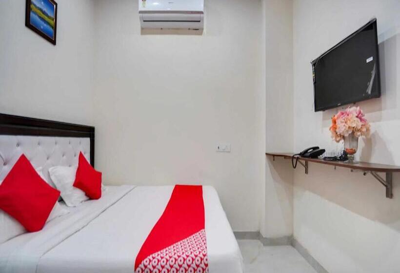 Triple Classic Room, Oyo 10916 Aashirwad Residency