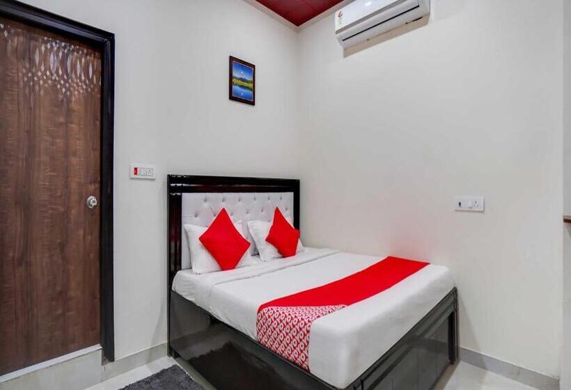 Triple Classic Room, Oyo 10916 Aashirwad Residency