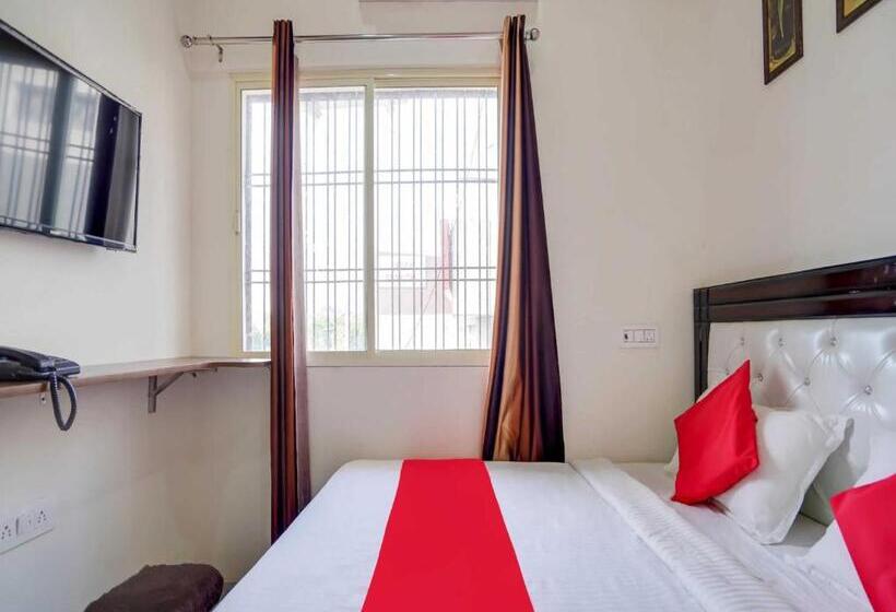 Triple Classic Room, Oyo 10916 Aashirwad Residency