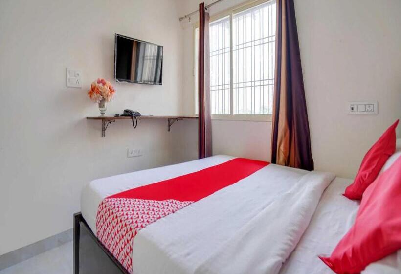 Triple Classic Room, Oyo 10916 Aashirwad Residency