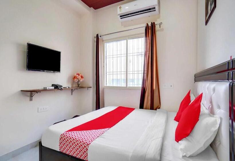 Triple Classic Room, Oyo 10916 Aashirwad Residency