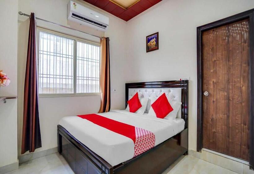 Triple Classic Room, Oyo 10916 Aashirwad Residency