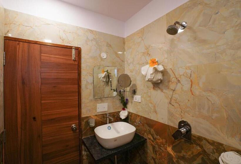 标准间, Silicon Inn