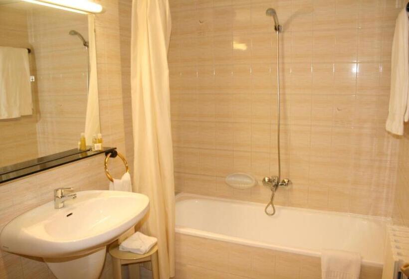 Economy Triple Room, Hmc K Ena